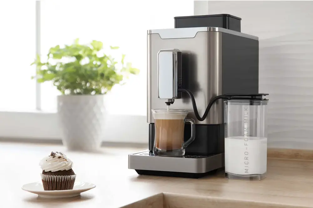 coffee-machine-makes-cappuccino-cupcake-on