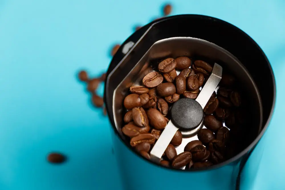 electric-coffee-grinder-roasted-beans-on