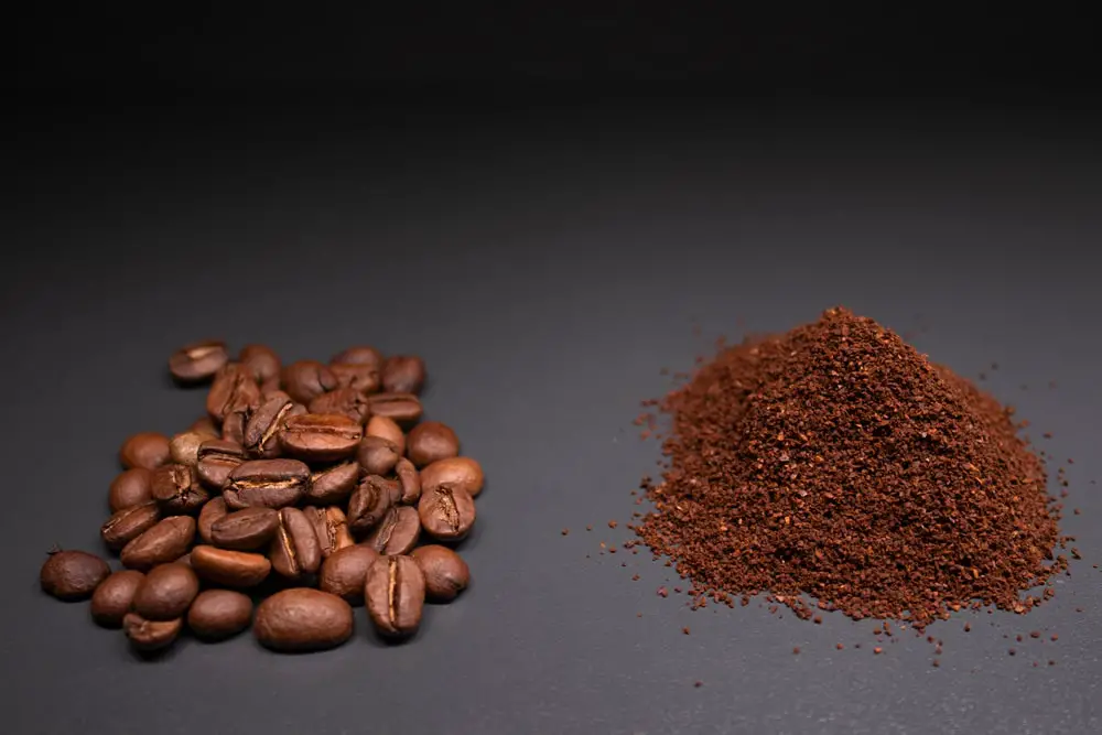 pile-ground-instant-coffee-roasted-beans