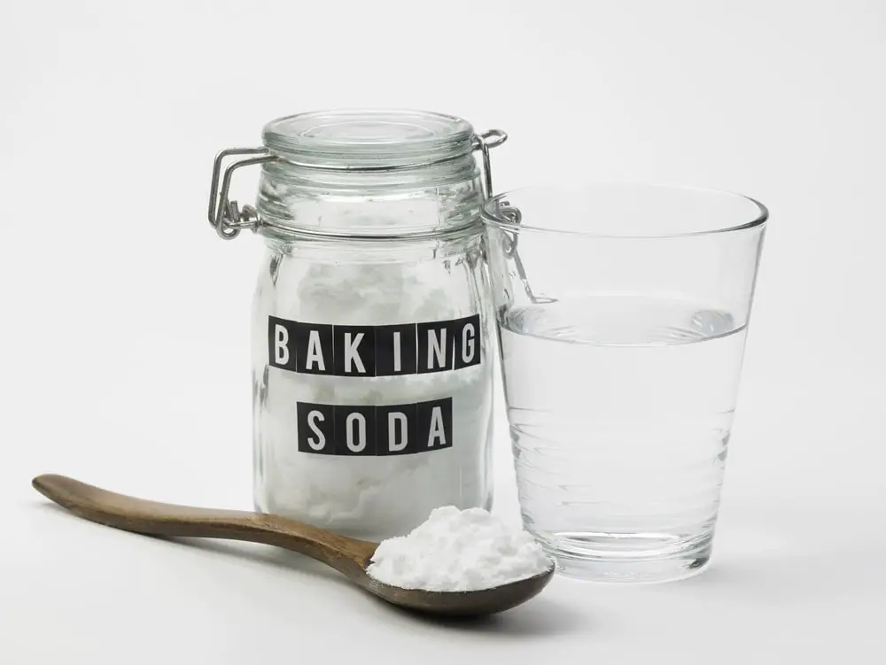 baking-soda-glass-water