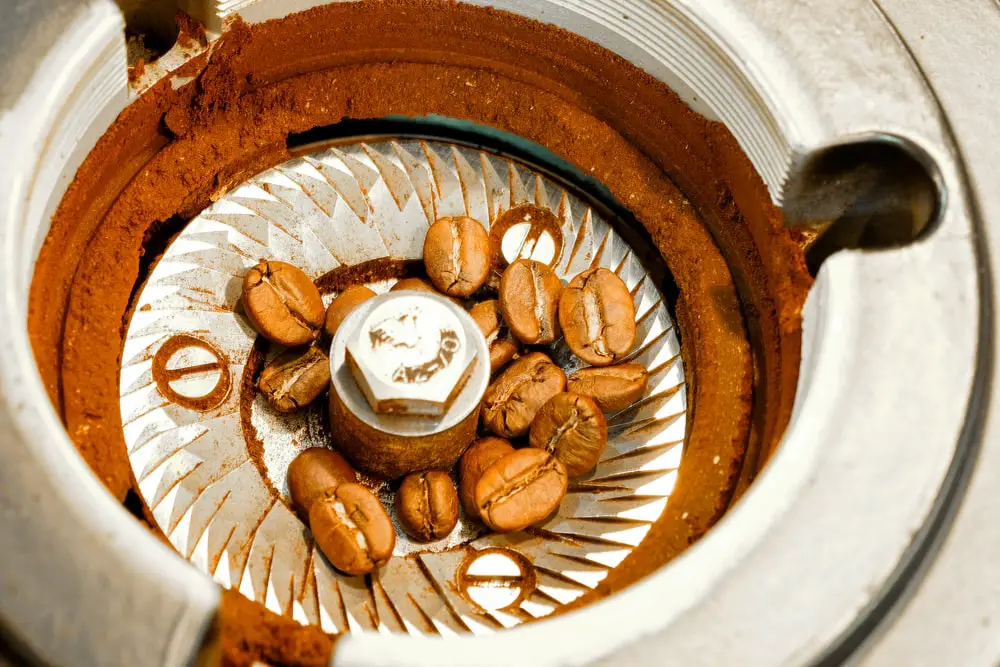 coffee-machine-grinder-roasted-beans