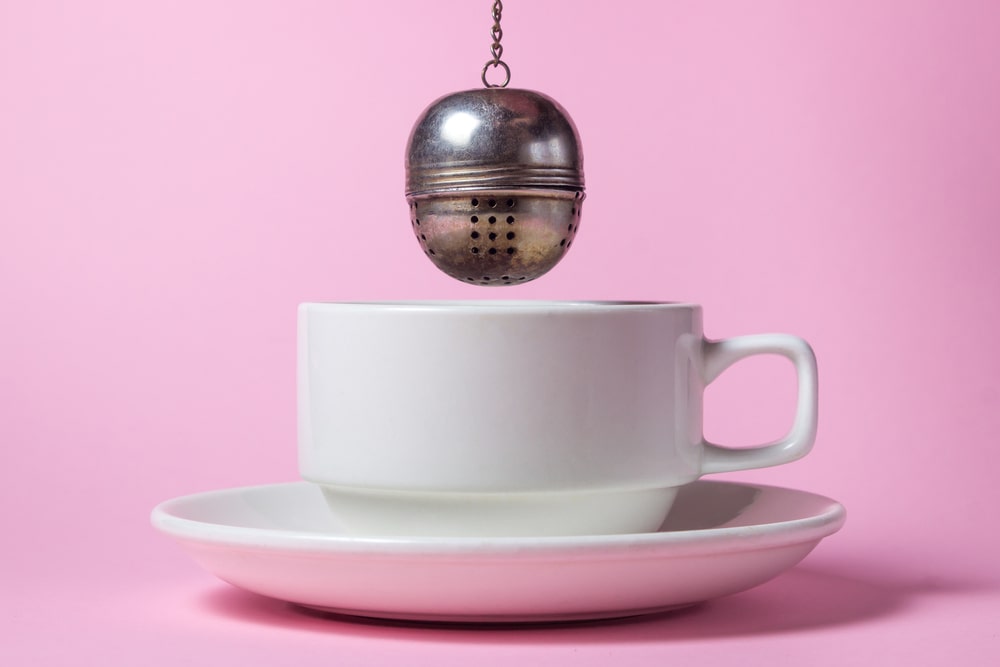 tea-cup-teainfusion-ball-above-white